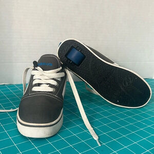 Heelys Pro 2 Grey, Blue  and white Youth Size 6 Big Kids Shoe
